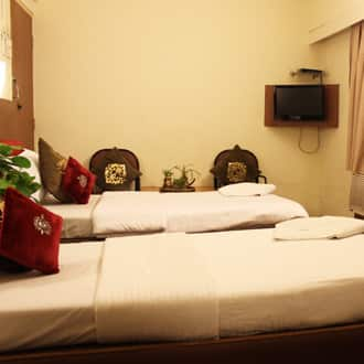 https://imgcld.yatra.com/ytimages/image/upload/t_hotel_yatra_city_desktop/v1467547883/Domestic Hotels/Hotels_Mumbai/Hotel Samraj/Standard Double Room/Standard_Double_Room_zsKlwi.jpg